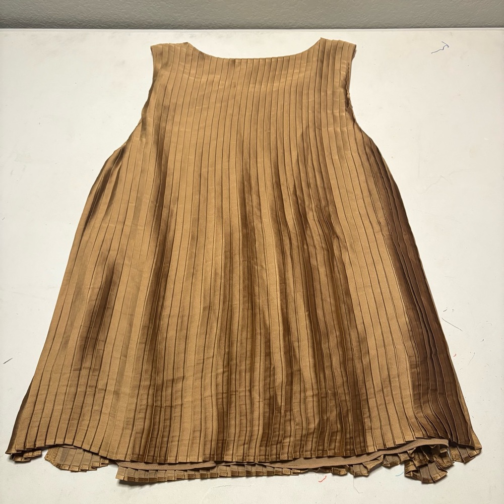 Banana Republic Tan Pleated Sleeveless Blouse - Picture 10 of 10